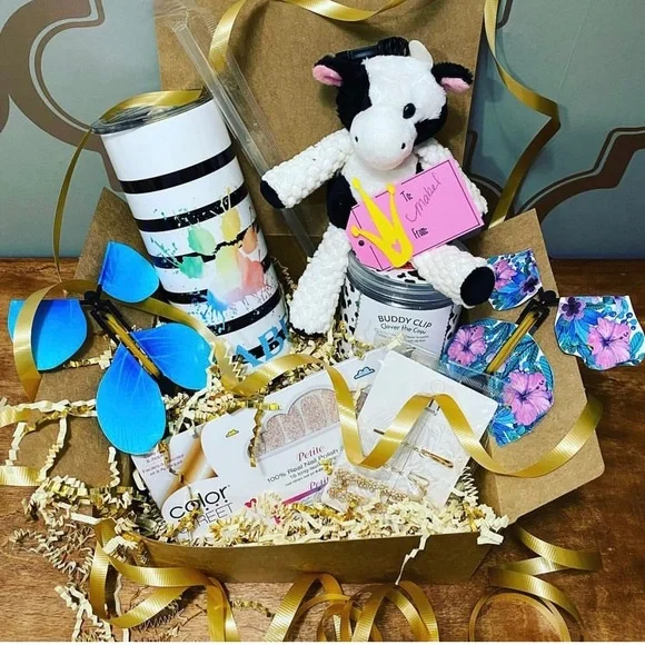 Custom Occasion boxes, retailed at $85+ - Picture 3 of 6